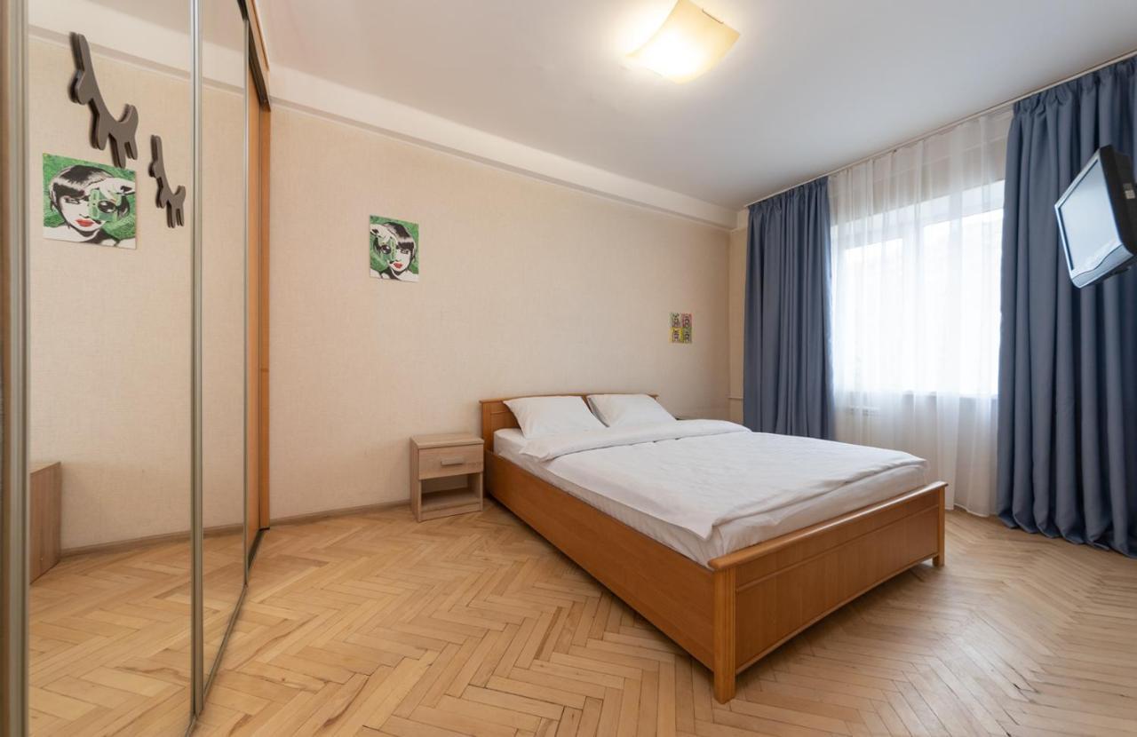 1 Bedroom Apart Near Metro Pecherska Kyiv Exterior photo
